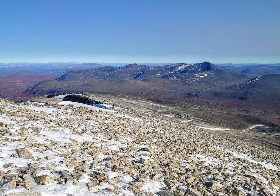 Utsikt fra Glittertind og østover.